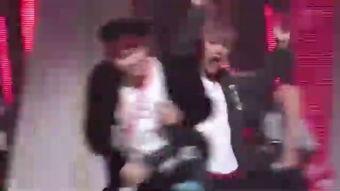 班霸跳舞吃瓜视频,校园风云再起