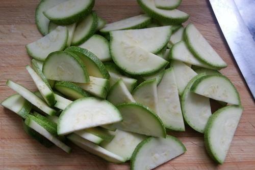 葫芦瓜可以蒸肉吃吗视频,创意家常菜新尝试