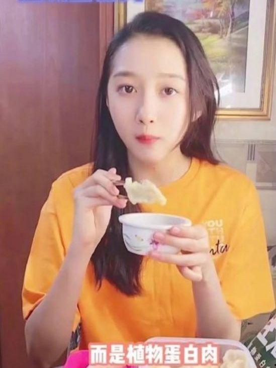 快手萱萱仙女吃瓜视频,快手热门吃瓜视频背后的故事