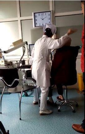 护士吃瓜完整视频,趣味日常瞬间，展现医护人员的轻松时刻