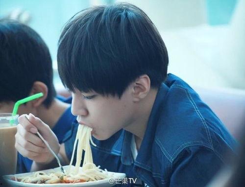 王俊凯每日吃瓜视频,每日吃瓜不停歇，揭秘娱乐圈幕后故事