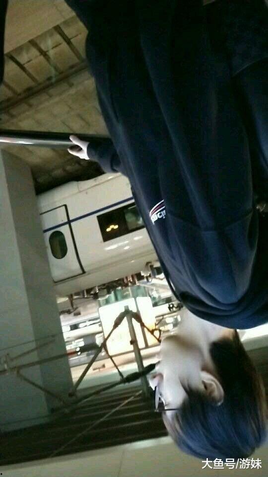 路人偷拍吃瓜视频网站,揭秘路人偷拍吃瓜视频网站背后的秘密