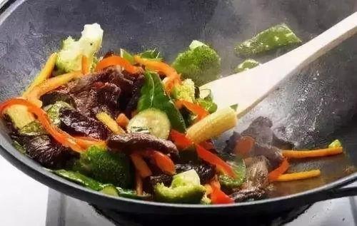 吵架吃瓜变炒菜原视频