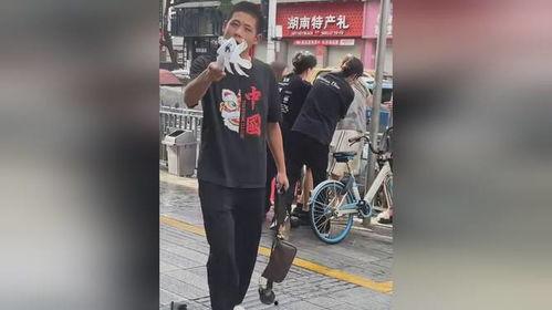 路边吃瓜拍视频怎么拍