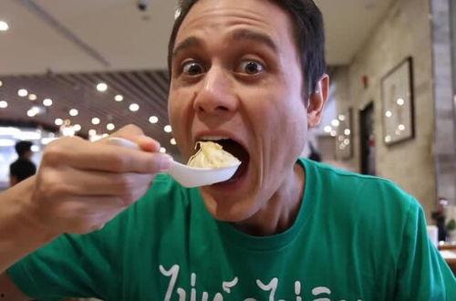 外国人吃金耳瓜视频,趣味横生体验引网友热议