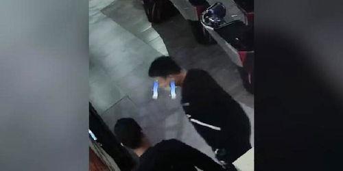 楼下吃瓜群众被抓视频,网络围观背后的法律警示