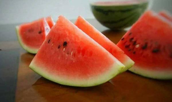 如何给爱豆切瓜吃视频,揭秘如何给爱豆切瓜吃