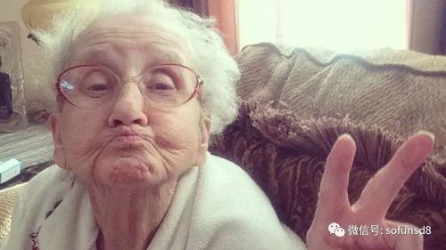 模仿凯凯奶奶吃瓜视频,笑料横生！